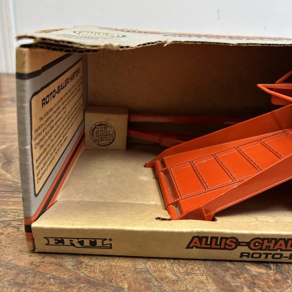 Ertl Allis-Chalmers Roto Baler 1/16 Diecast Orange 1244 1988 USA Special Edition